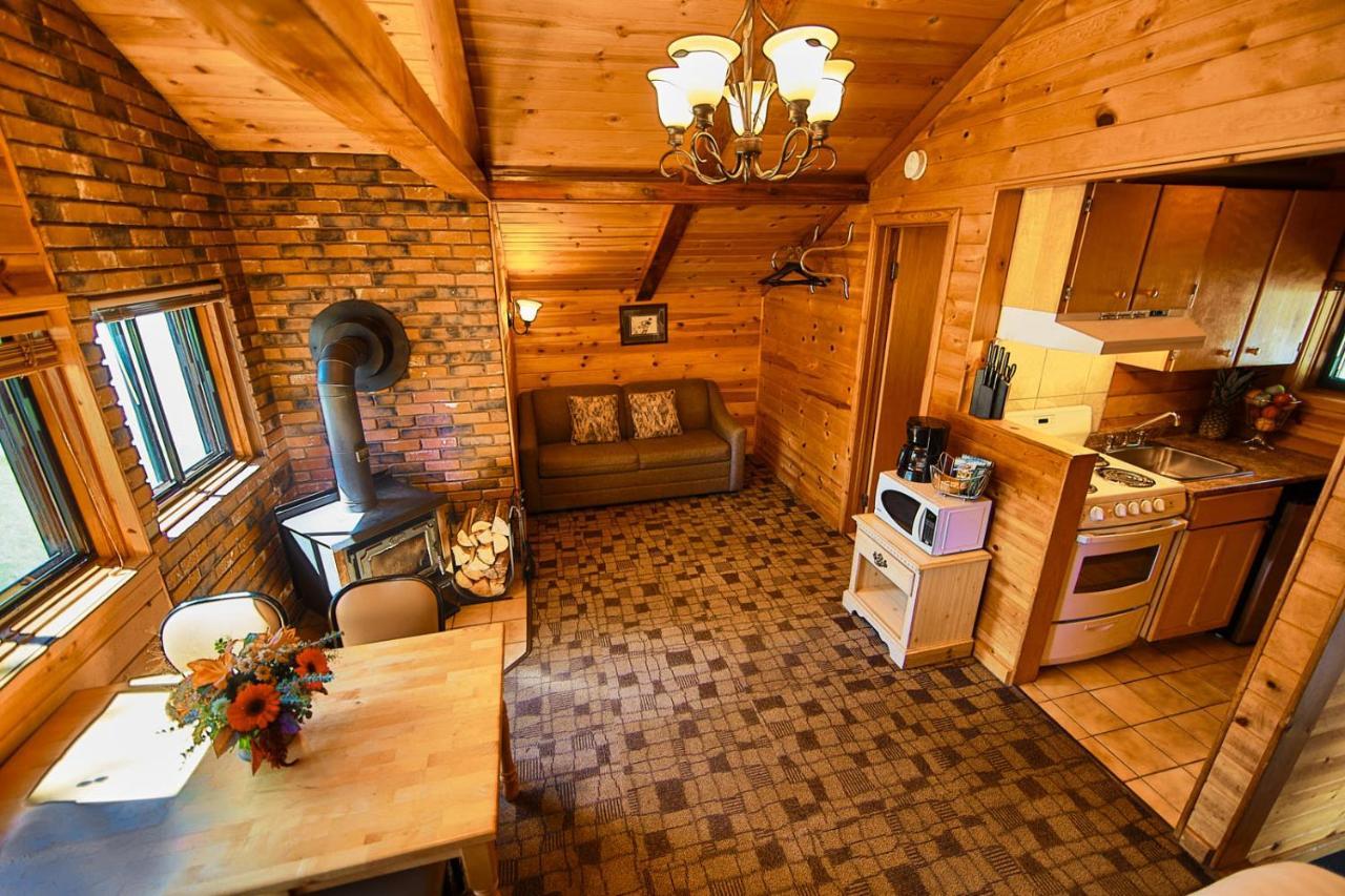 Castle Mountain Chalets Exterior foto