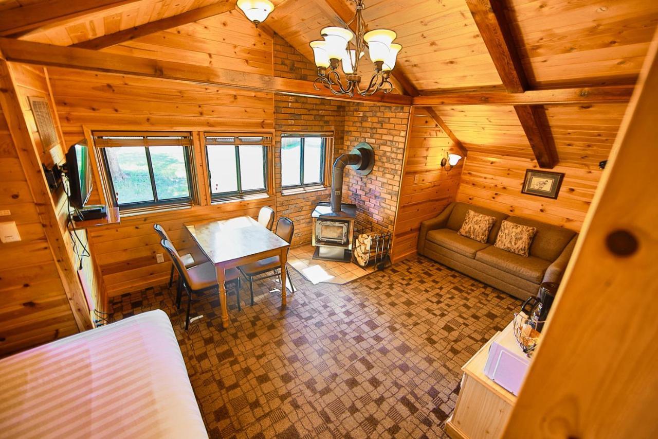 Castle Mountain Chalets Exterior foto
