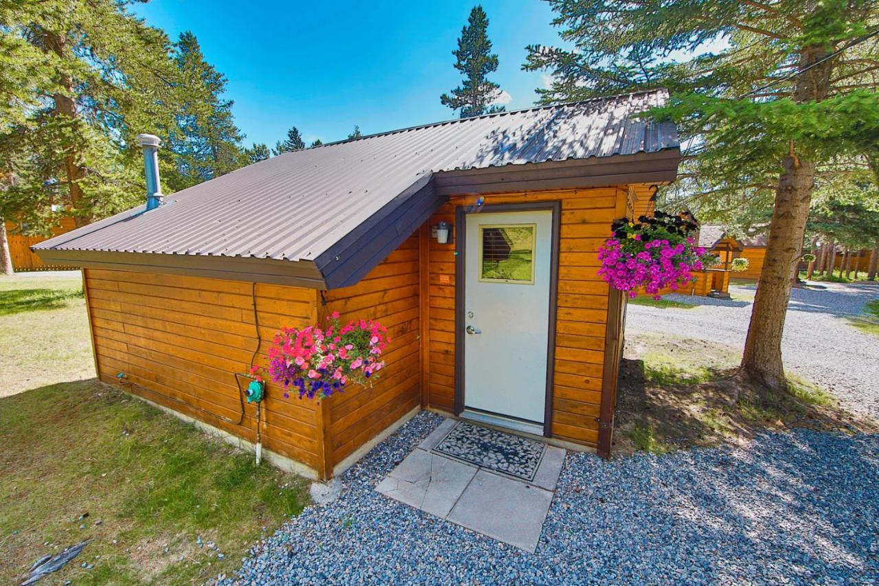 Castle Mountain Chalets Exterior foto