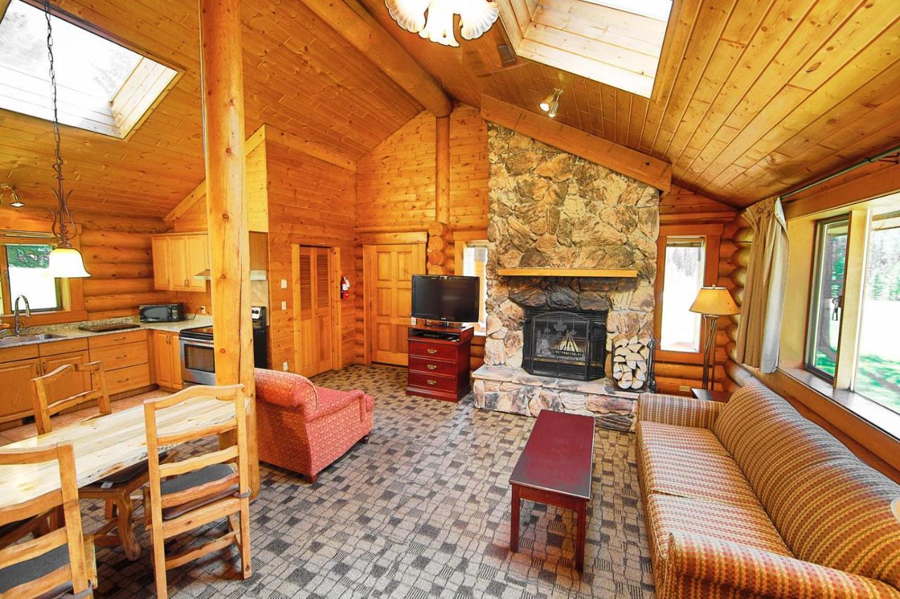 Castle Mountain Chalets Exterior foto