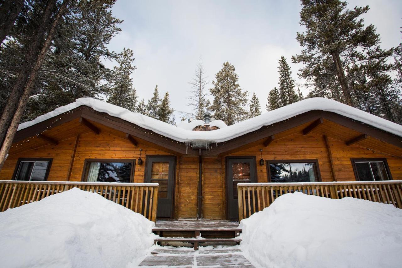 Castle Mountain Chalets Exterior foto