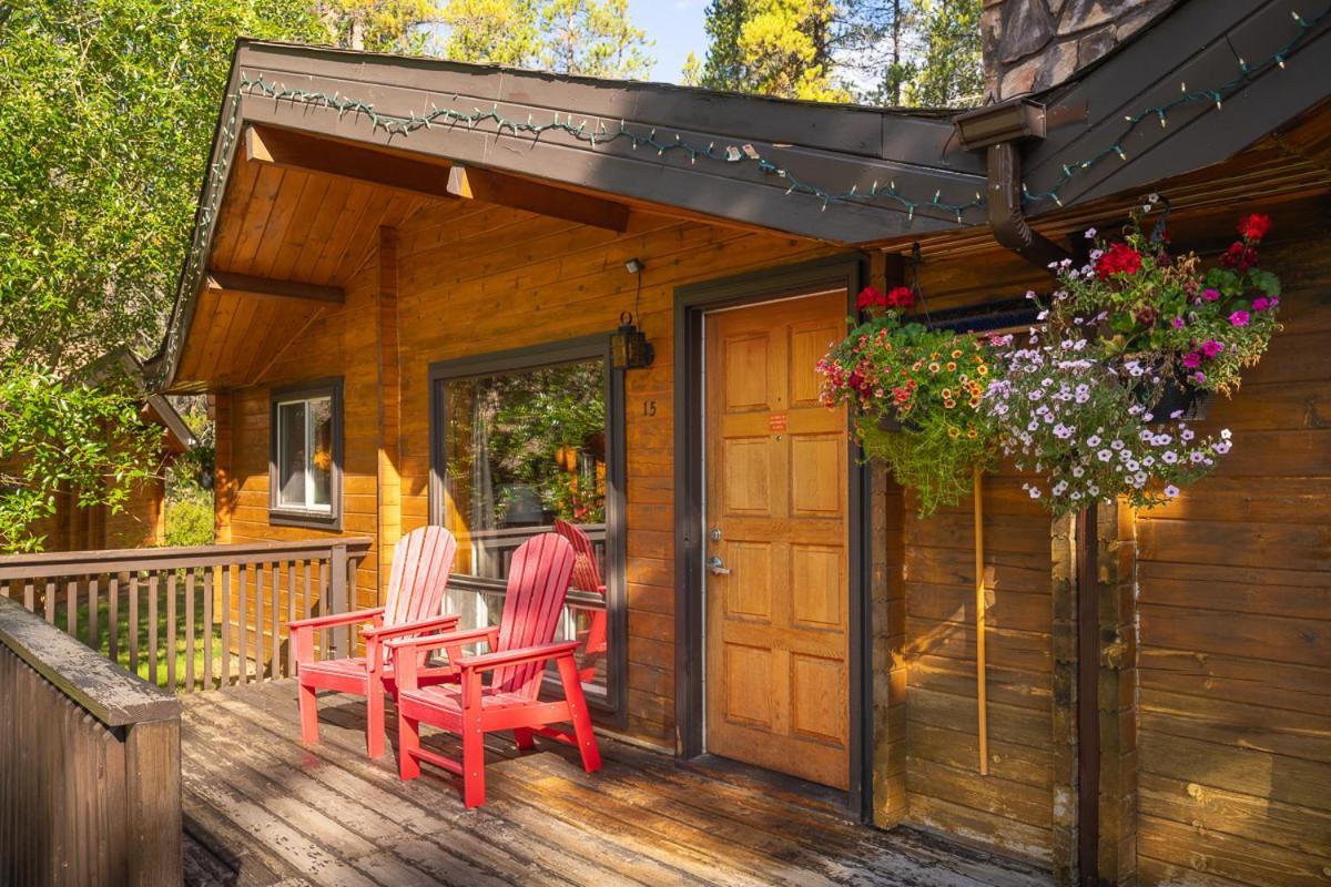 Castle Mountain Chalets Exterior foto