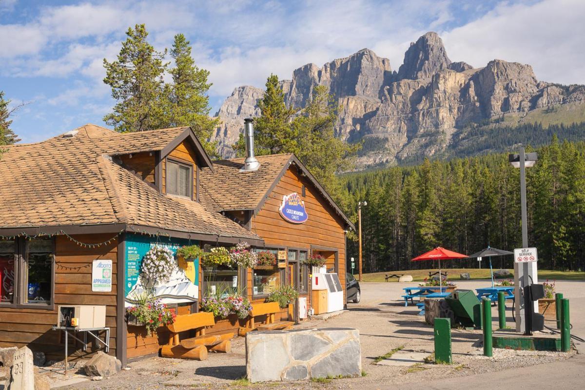 Castle Mountain Chalets Exterior foto