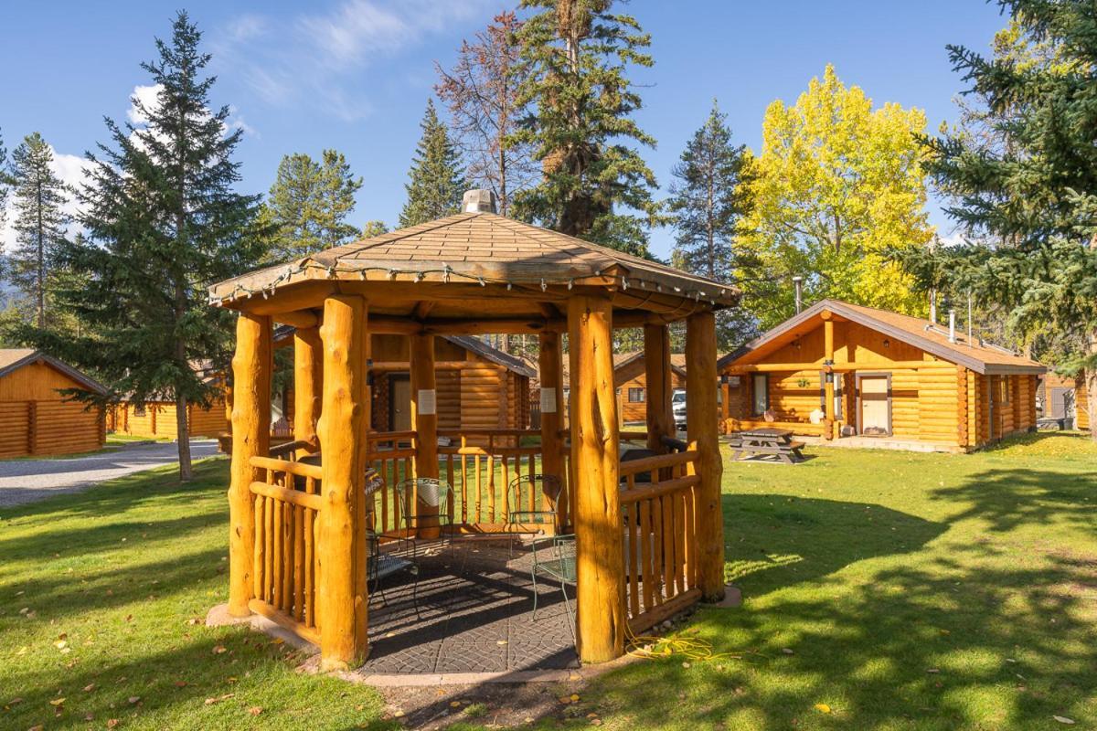 Castle Mountain Chalets Exterior foto