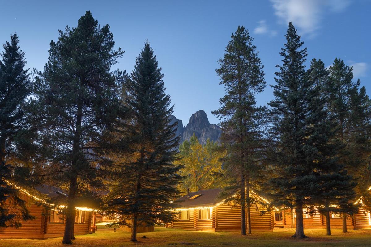 Castle Mountain Chalets Exterior foto