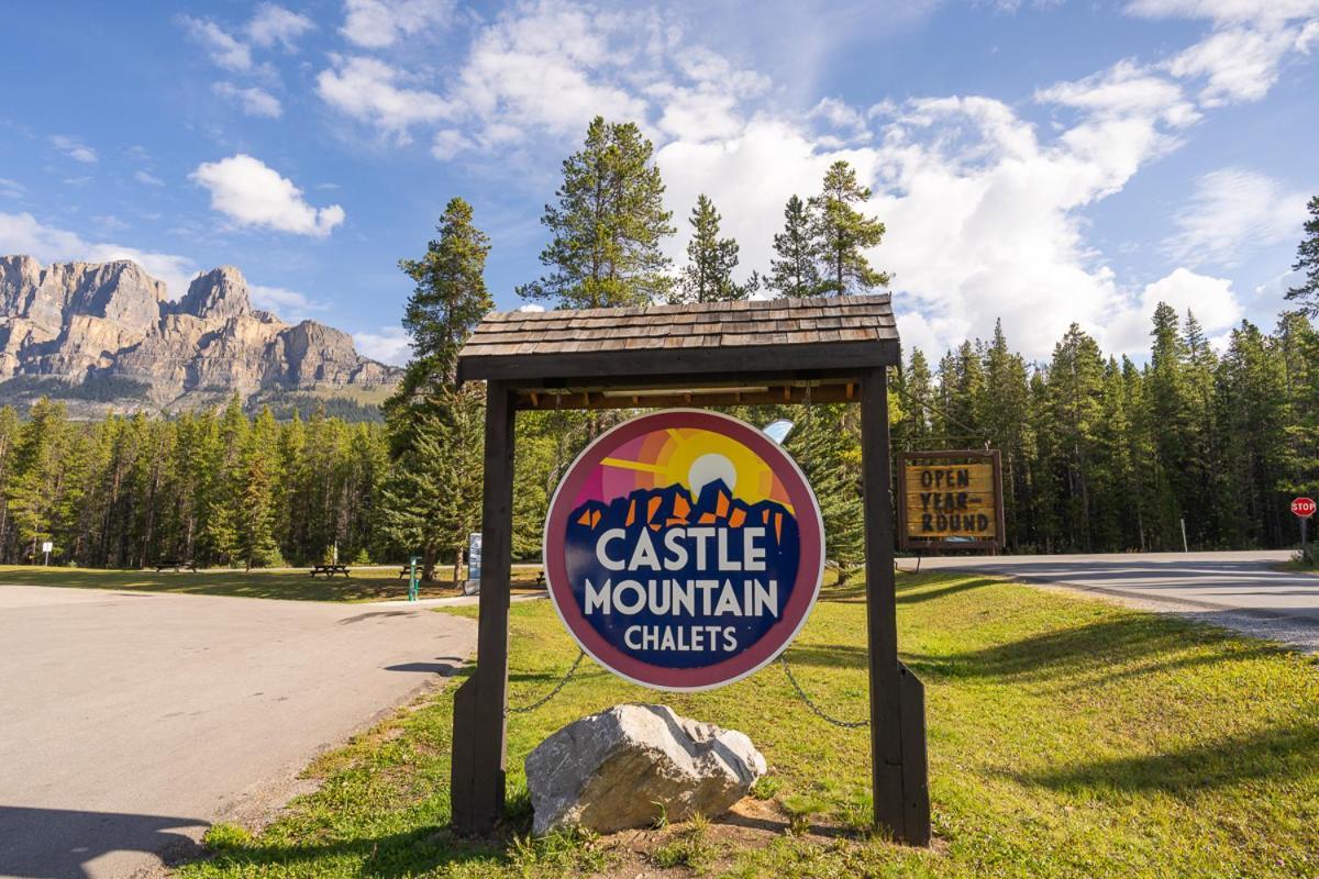 Castle Mountain Chalets Exterior foto