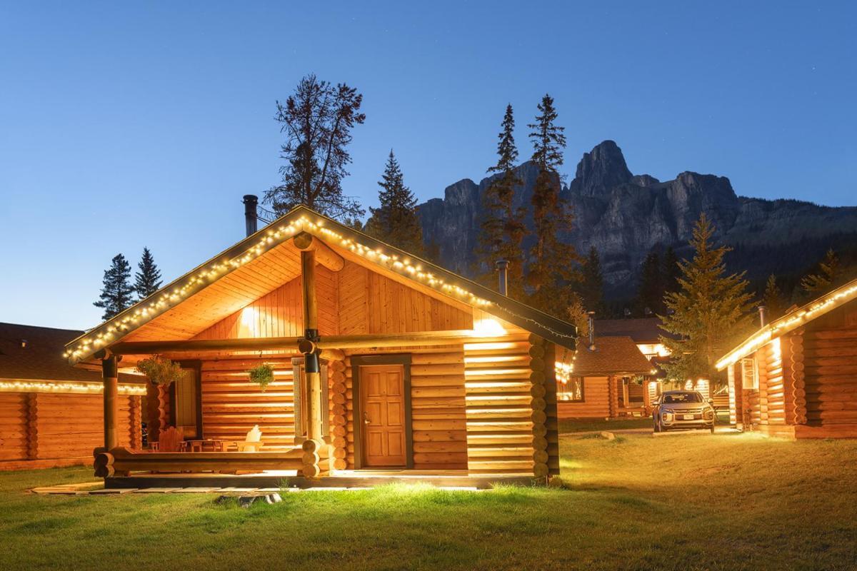 Castle Mountain Chalets Exterior foto