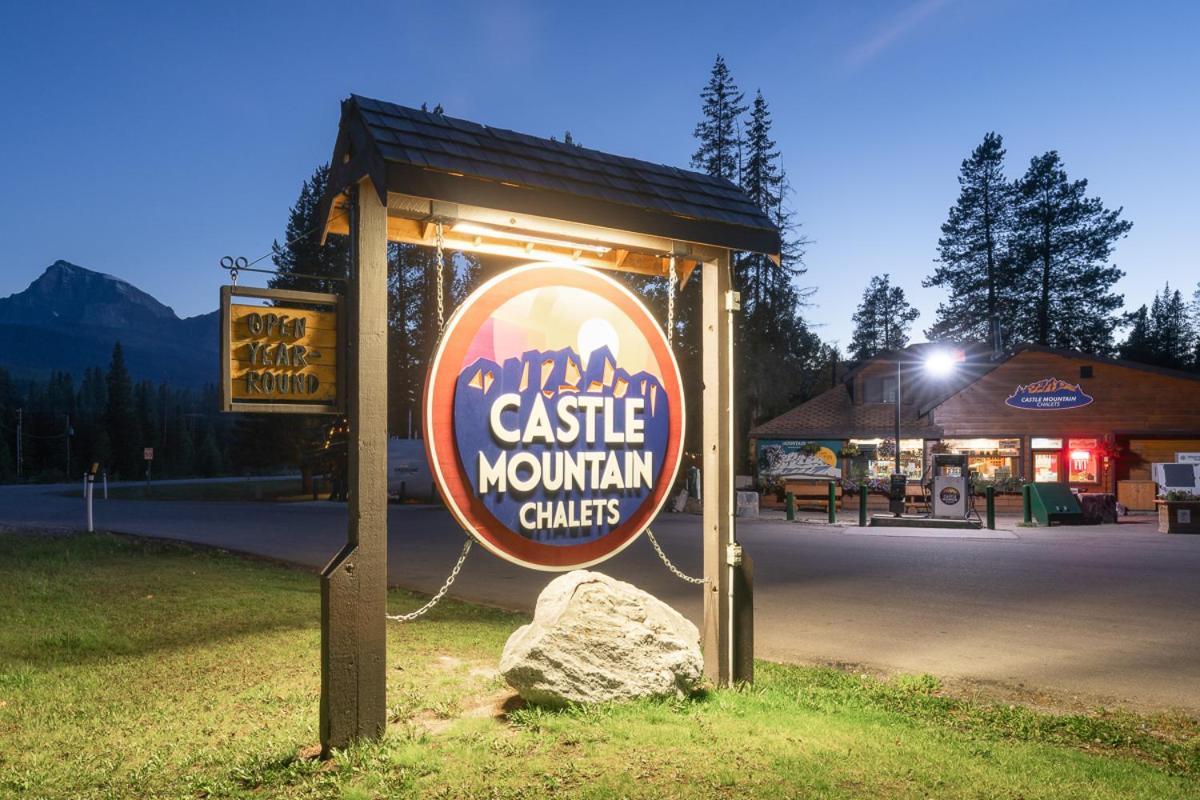 Castle Mountain Chalets Exterior foto