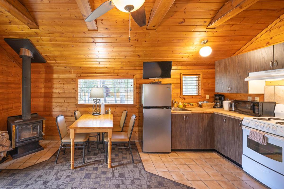 Castle Mountain Chalets Exterior foto