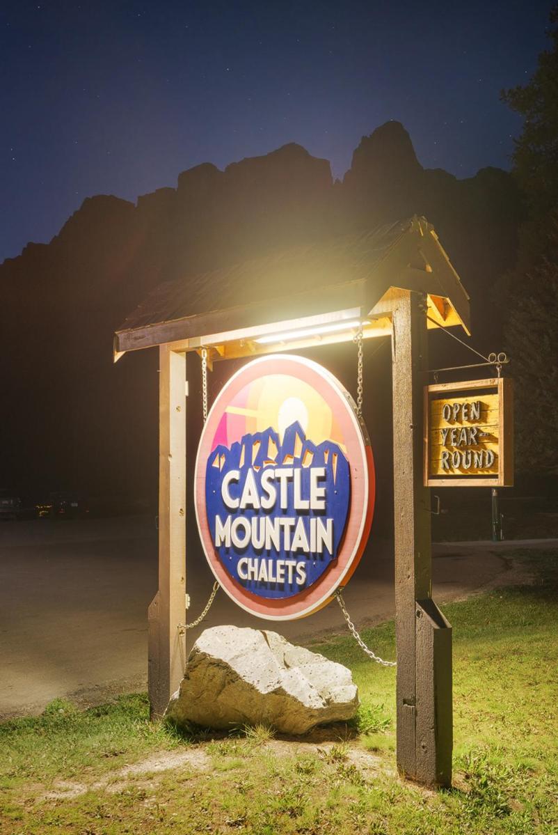 Castle Mountain Chalets Exterior foto