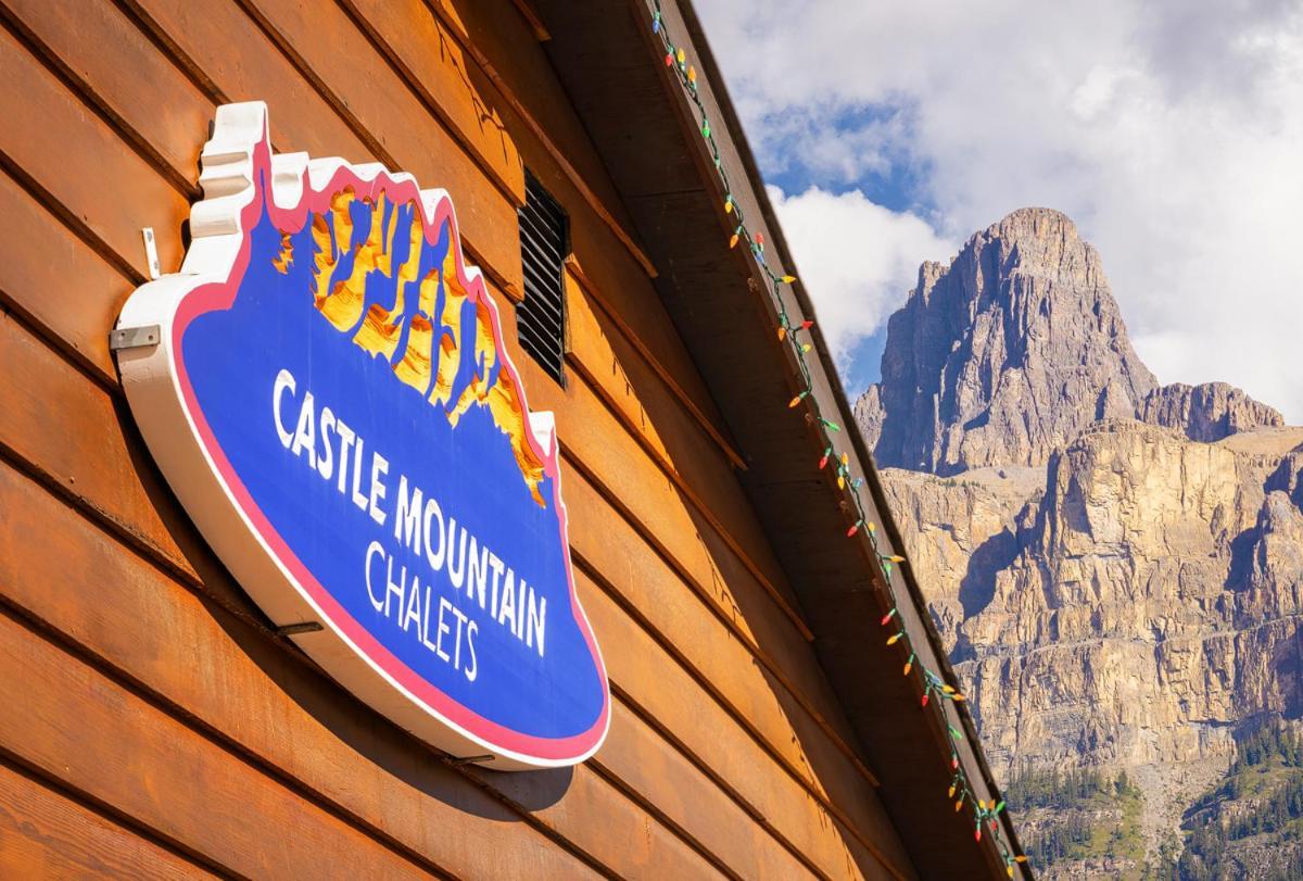 Castle Mountain Chalets Exterior foto
