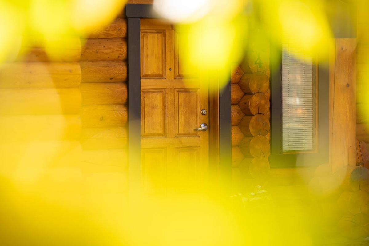 Castle Mountain Chalets Exterior foto