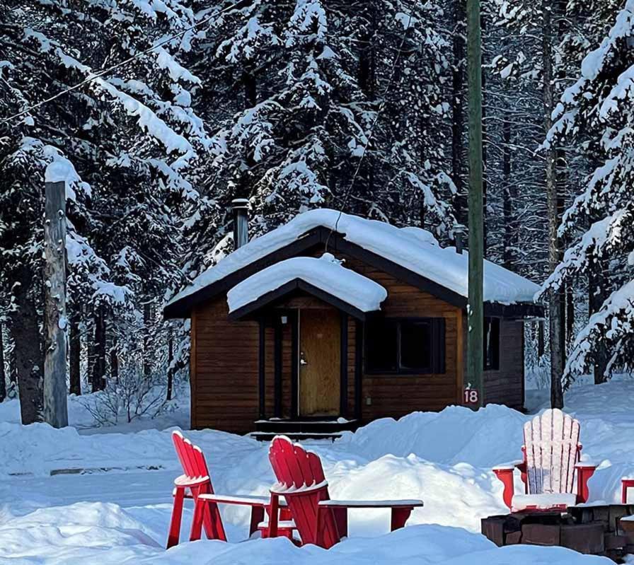 Castle Mountain Chalets Exterior foto